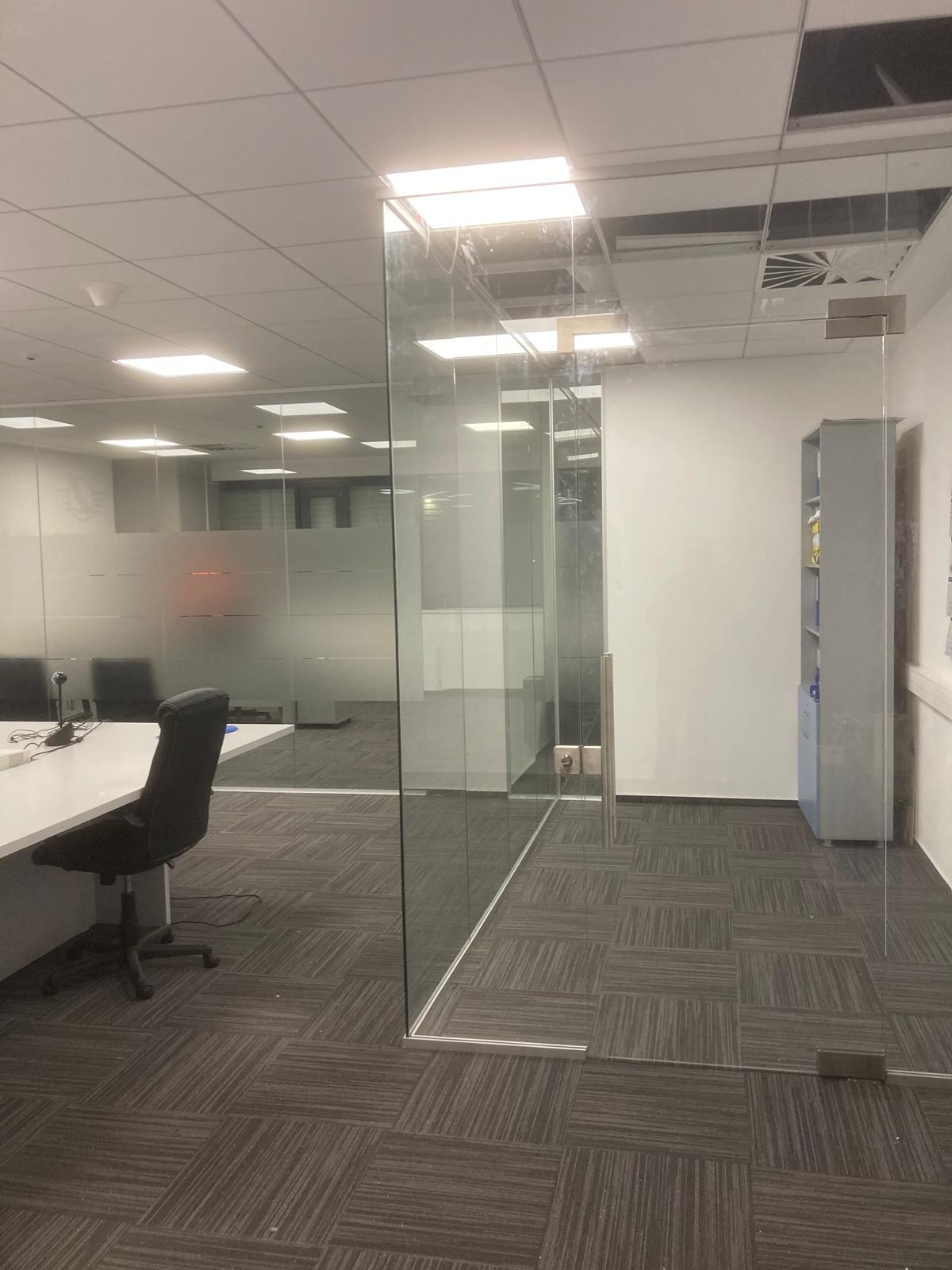 Compartimentare sticlă birou